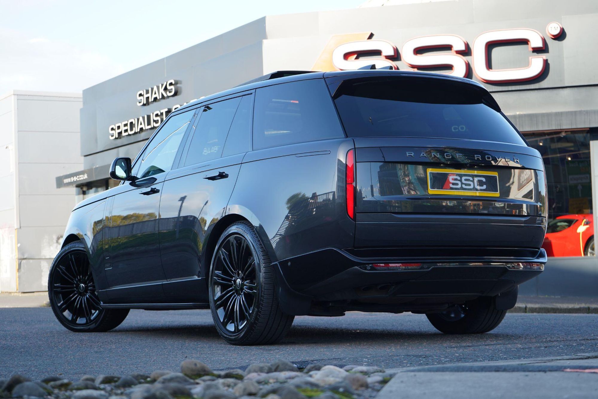 LAND ROVER RANGE ROVER DIESEL ESTATE 3.0 D350 Autobiography 4dr Auto for sale UK - Slide 2