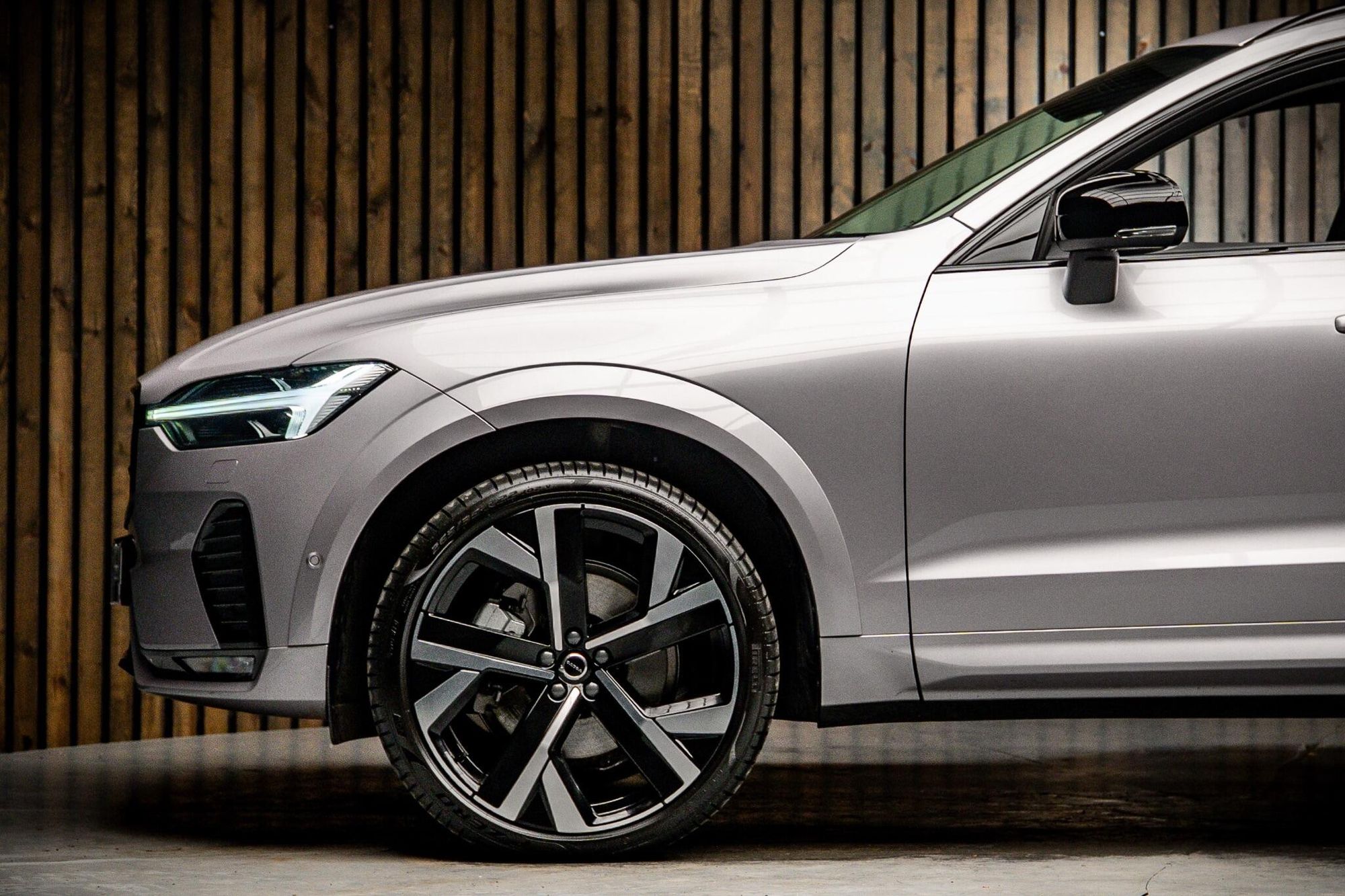 VOLVO XC60 ESTATE 2.0 B5P Ultra Dark 5dr AWD Geartronic for sale UK - Slide 9