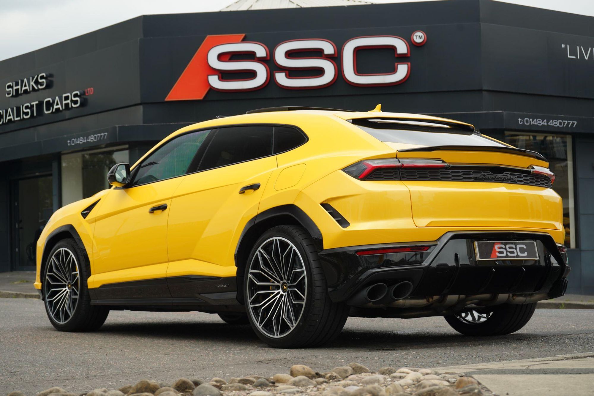 LAMBORGHINI URUS ESTATE 4.0T V8 800 PHEV SE 5dr Auto for sale UK - Slide 2