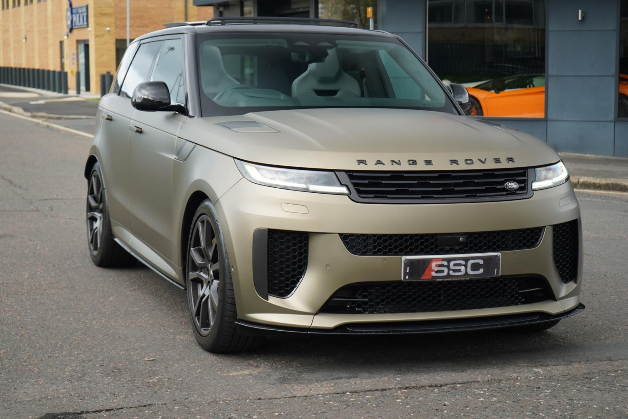LAND ROVER RANGE ROVER SPORT ESTATE SPECIAL EDITIONS 4.4 P635 V8 SV Edition One 5dr Auto [Gloss] for sale UK - Slide 5