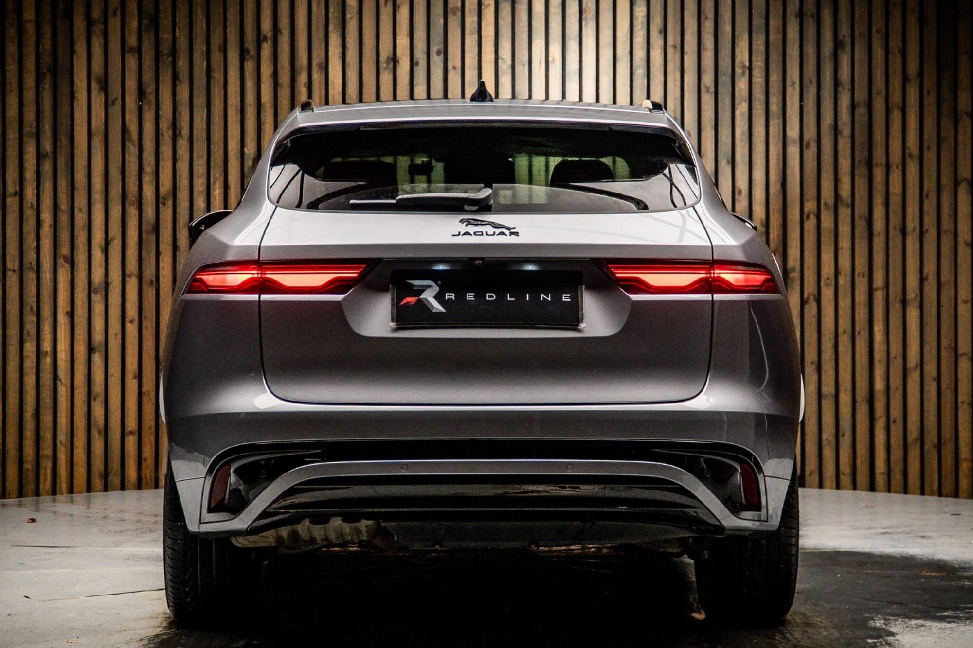 JAGUAR F-PACE DIESEL ESTATE 2.0 D200 R-Dynamic SE Black 5dr Auto AWD for sale UK - Slide 6