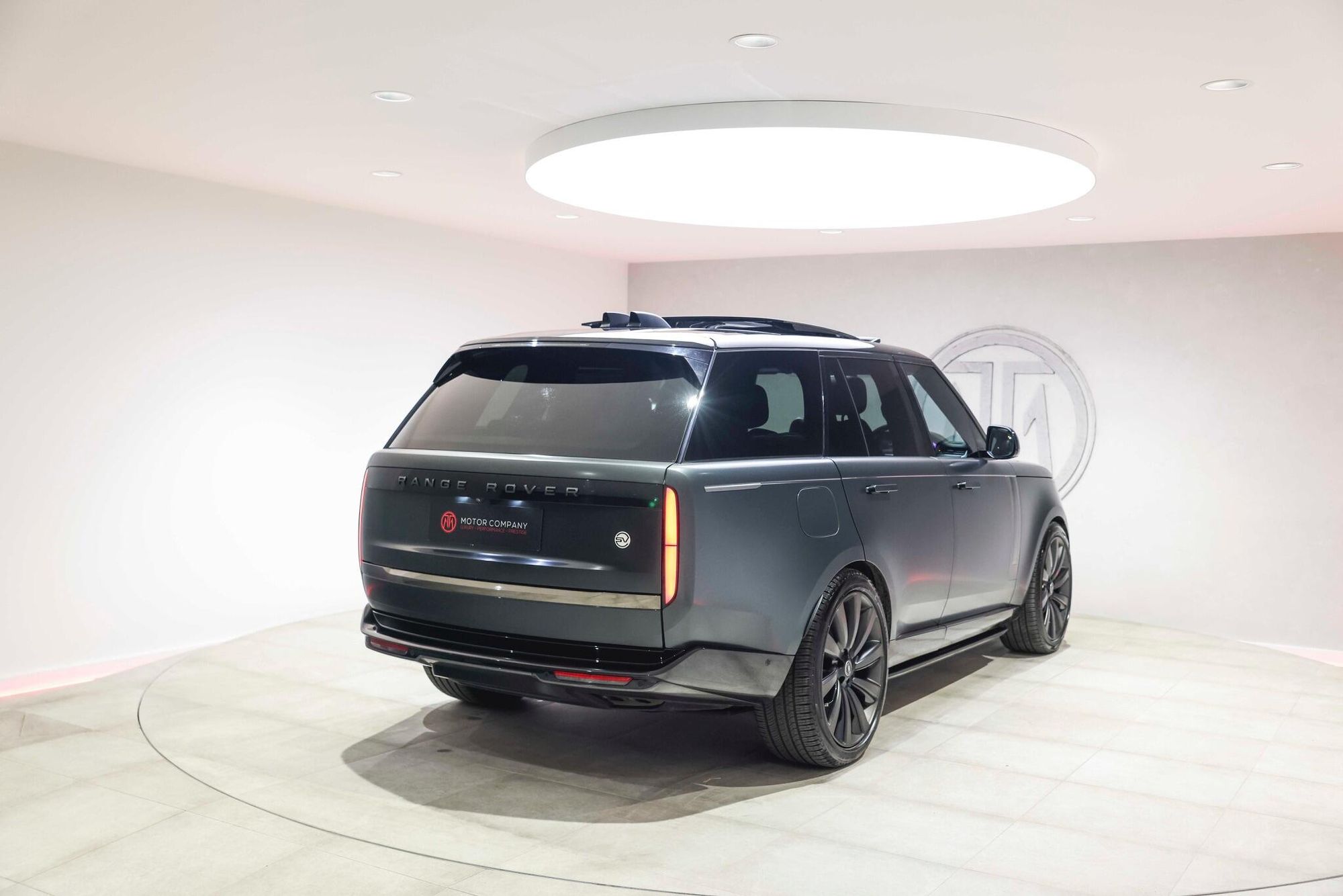 LAND ROVER RANGE ROVER ESTATE 4.4 P530 V8 SV 4dr Auto for sale UK - Slide 8