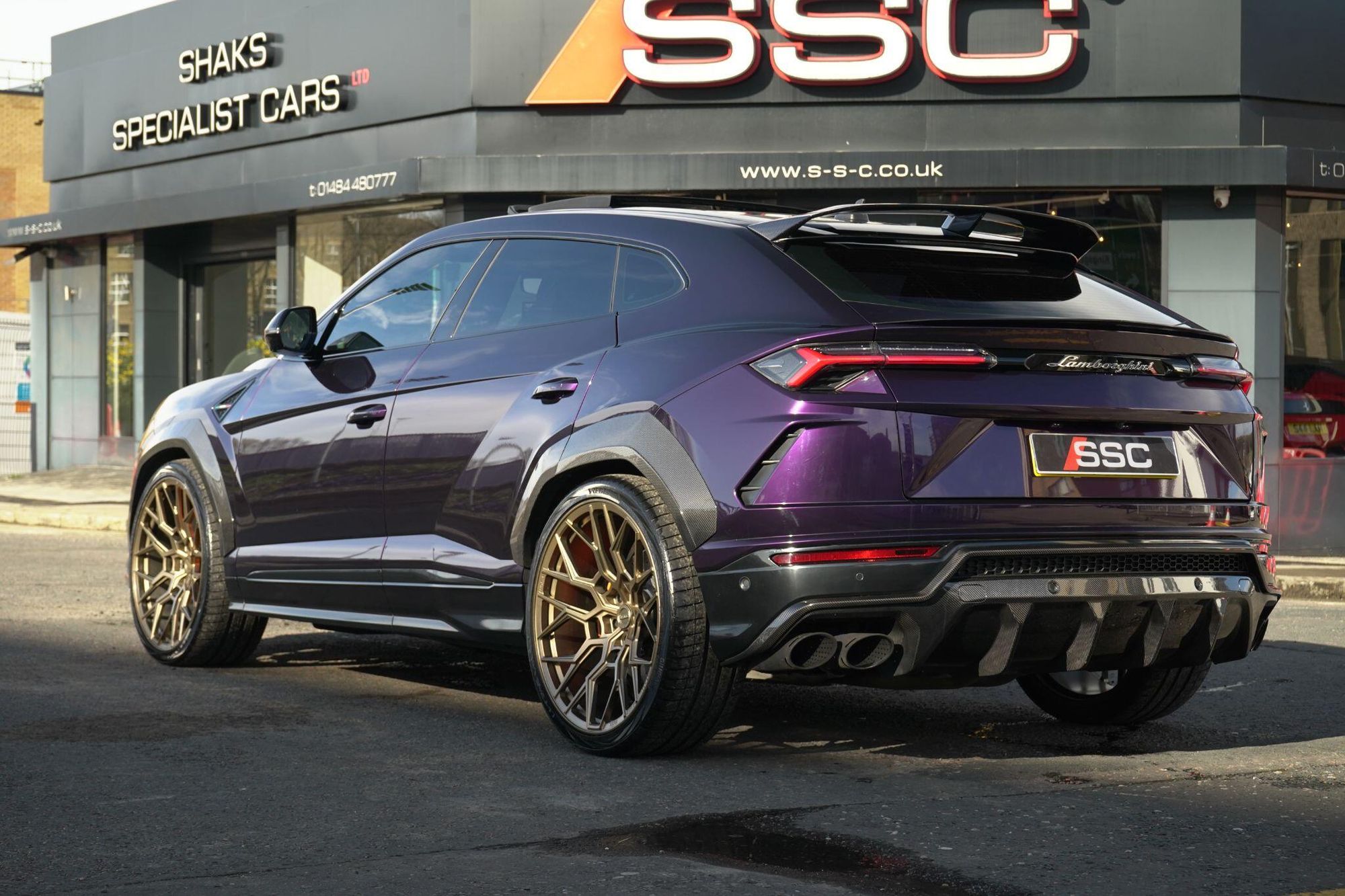 LAMBORGHINI URUS ESTATE 4.0T FSI V8 5dr Auto for sale UK - Slide 8