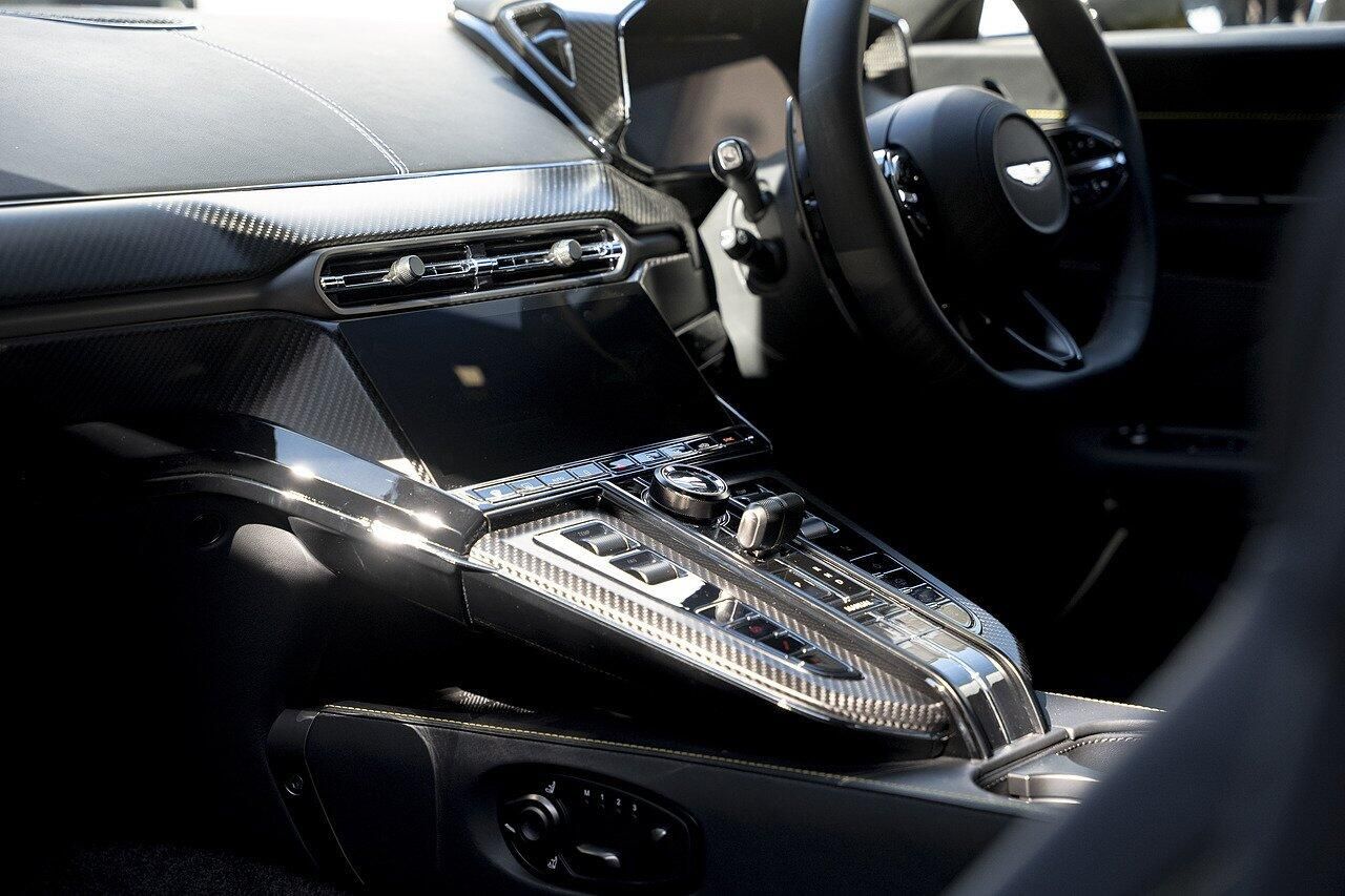 ASTON MARTIN VANTAGE COUPE V8 2dr Auto for sale UK - Slide 10