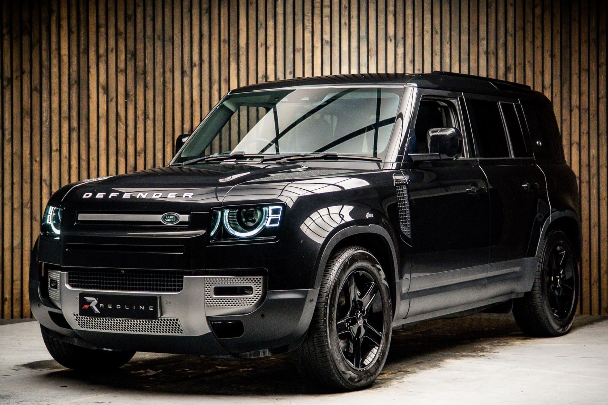 LAND ROVER DEFENDER DIESEL ESTATE 3.0 D300 SE 110 5dr Auto for sale UK - Slide 8