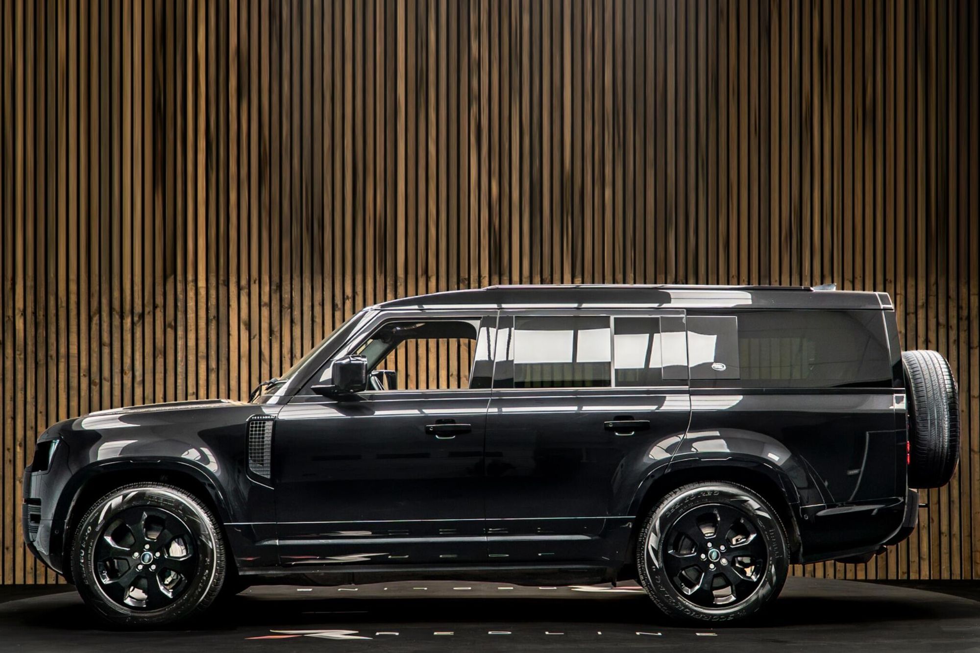 LAND ROVER DEFENDER DIESEL ESTATE 3.0 D350 X-Dynamic HSE 130 5dr Auto for sale UK - Slide 7
