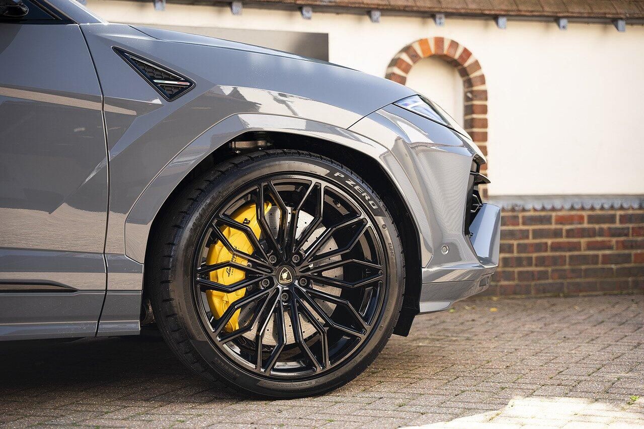 LAMBORGHINI URUS ESTATE 4.0T 25.9kWh Plug-in Hybrid FSI V8 5dr Auto for sale UK - Slide 7