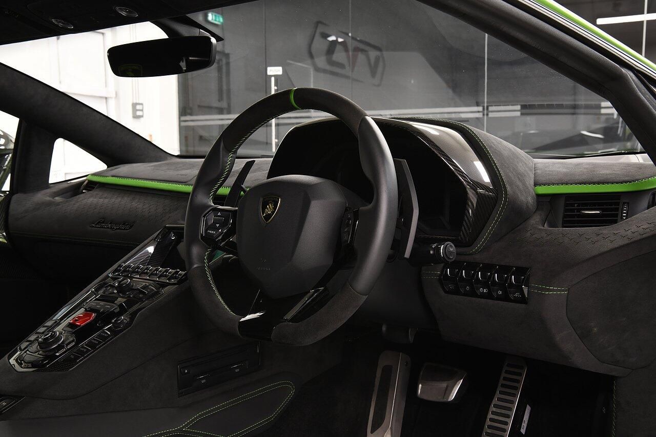 LAMBORGHINI AVENTADOR COUPE LP 780-4 Ultimae 2dr ISR for sale UK - Slide 5