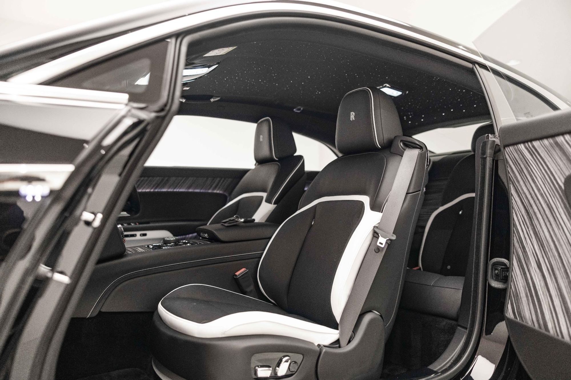 ROLLS-ROYCE SPECTRE COUPE 430kW 102kWh 2dr Auto for sale UK - Slide 3