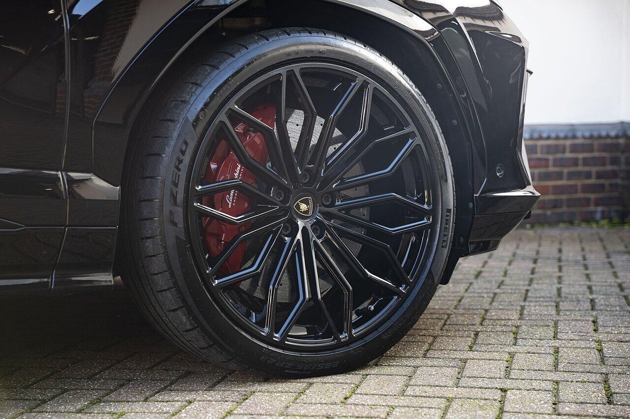 LAMBORGHINI URUS ESTATE 4.0T 25.9kWh Plug-in Hybrid FSI V8 5dr Auto for sale UK - Slide 6