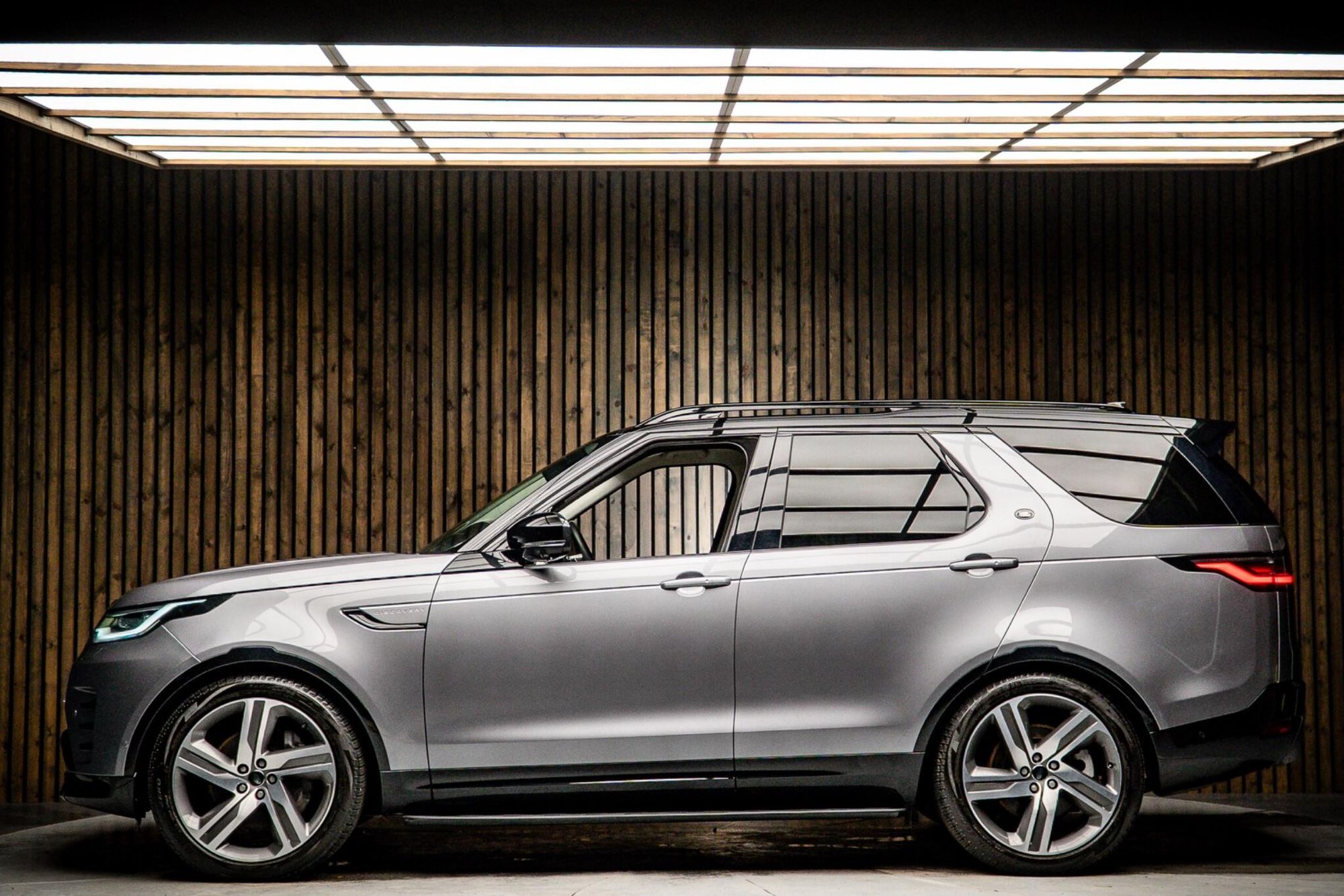 LAND ROVER DISCOVERY DIESEL SW 3.0 D350 Dynamic HSE 5dr Auto for sale UK - Slide 7