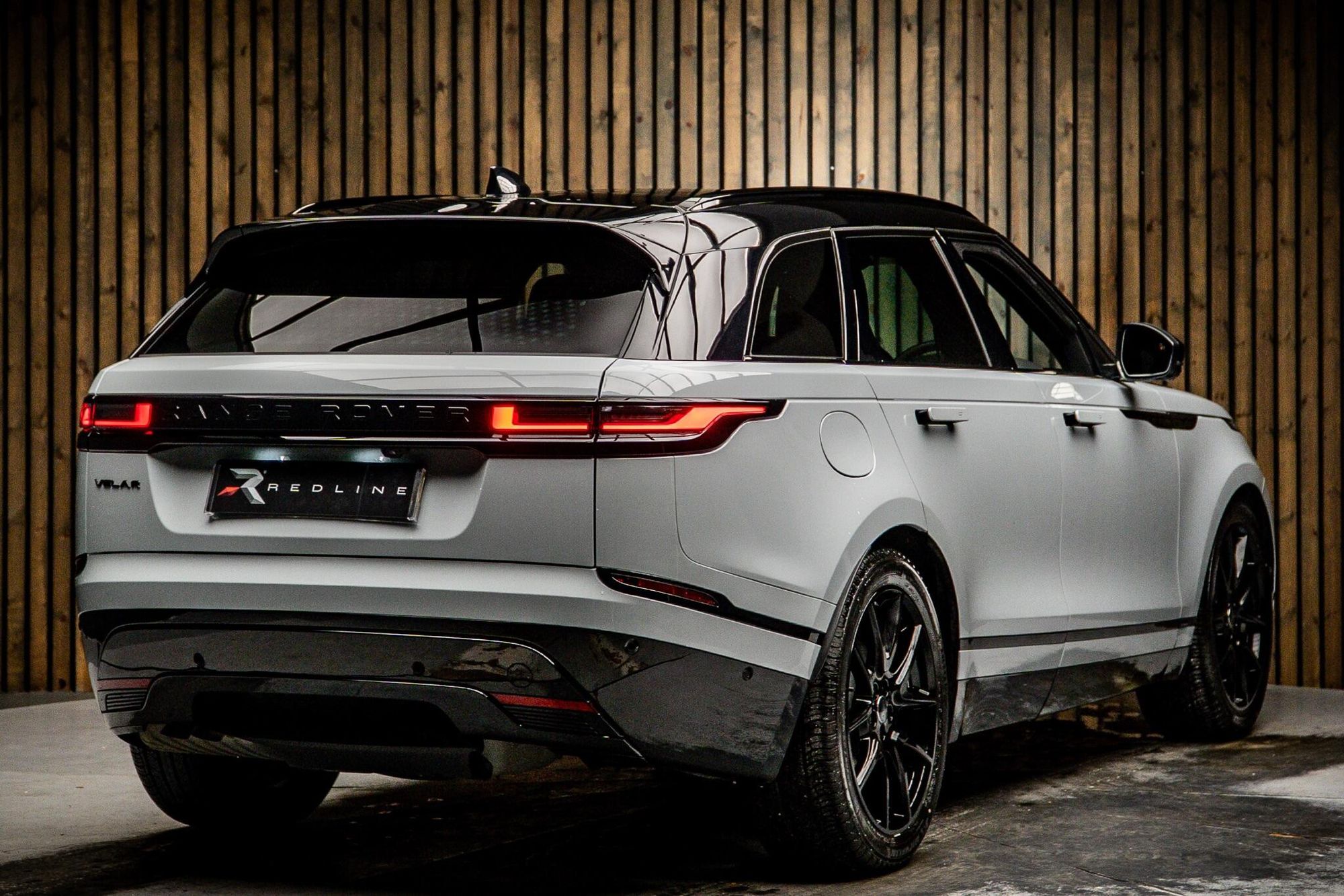 LAND ROVER RANGE ROVER VELAR DIESEL ESTATE 2.0 D200 MHEV Autobiography 5dr Auto [Revised] for sale UK - Slide 4