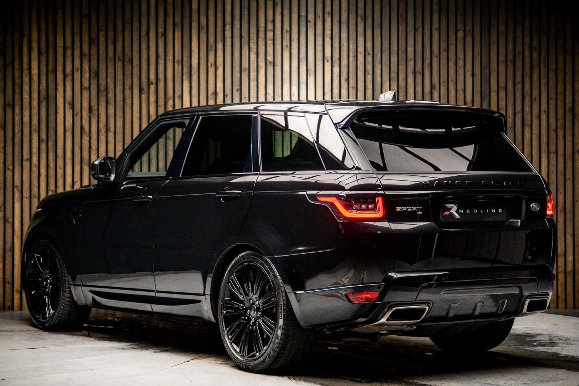 LAND ROVER RANGE ROVER SPORT DIESEL ESTATE 3.0 D300 HSE Dynamic Black 5dr Auto for sale UK - Slide 3