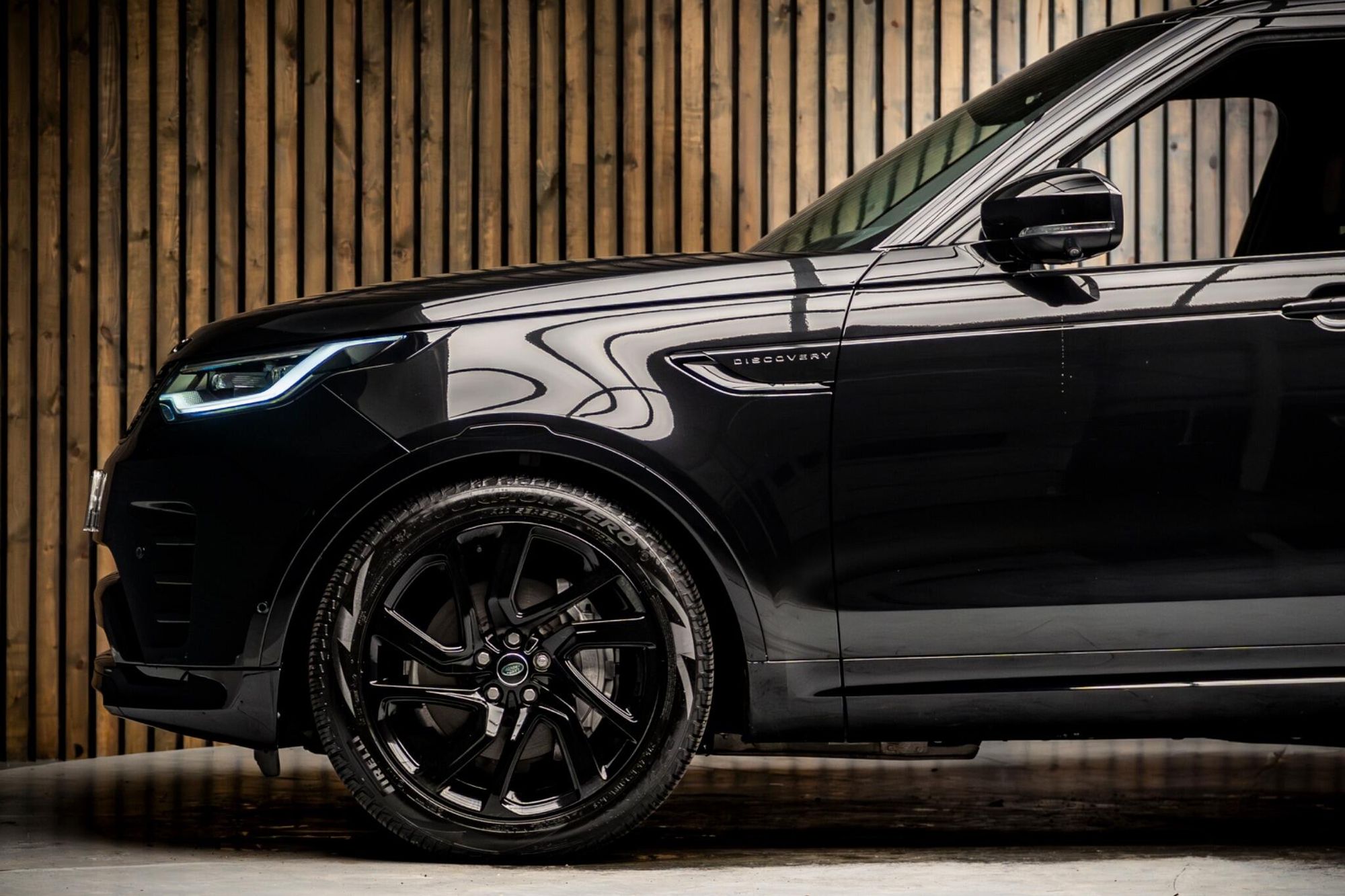 LAND ROVER DISCOVERY DIESEL SW 3.0 D300 Dynamic SE 5dr Auto for sale UK - Slide 9