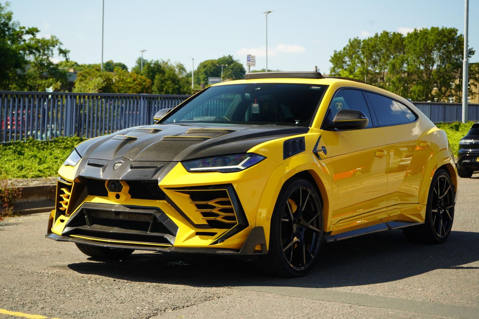 LAMBORGHINI URUS ESTATE 4.0T FSI V8 5dr Auto for sale UK - Slide 7