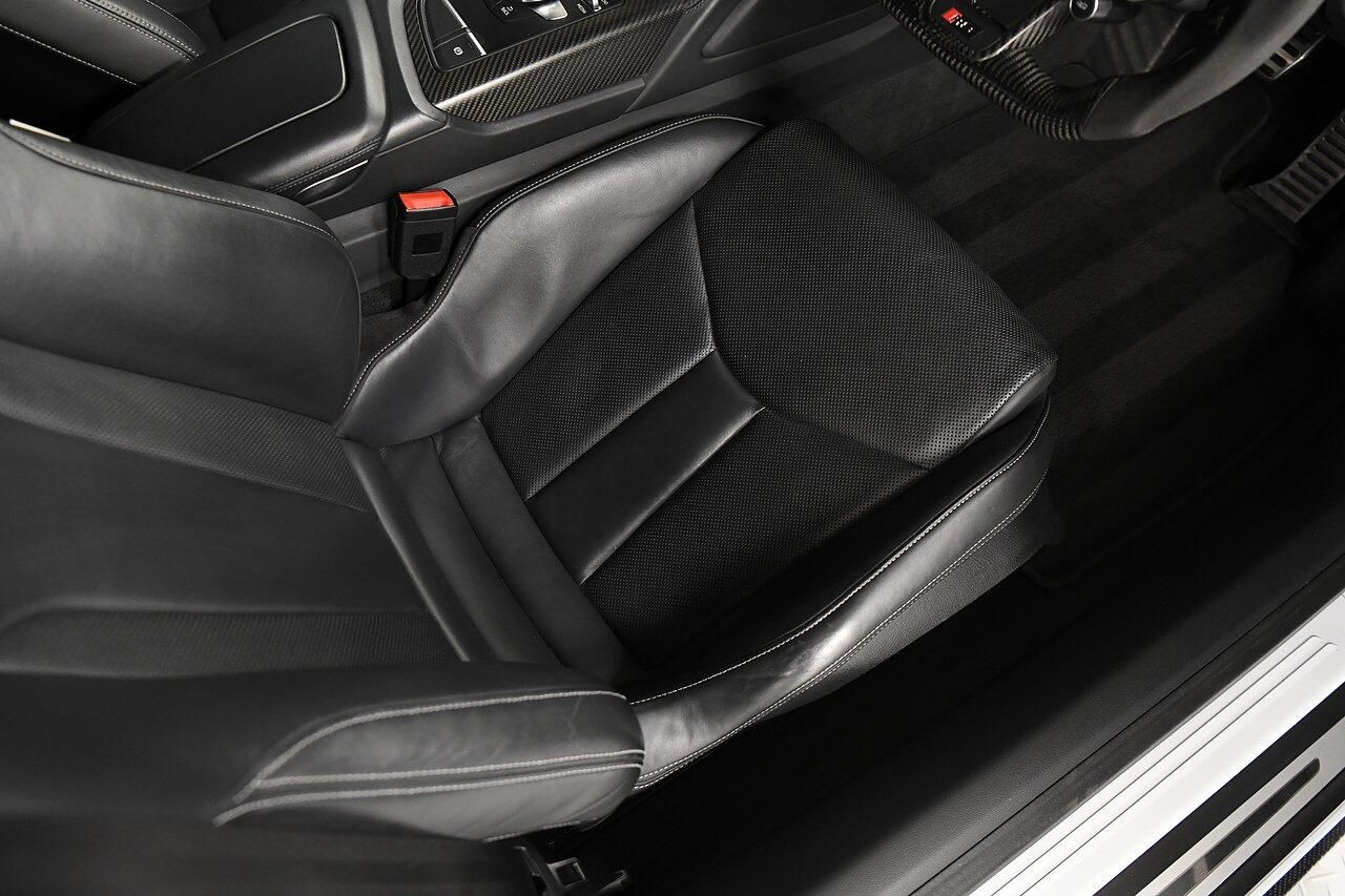 AUDI R8 COUPE 5.2 FSI V10 Plus Quattro 2dr S Tronic for sale UK - Slide 10