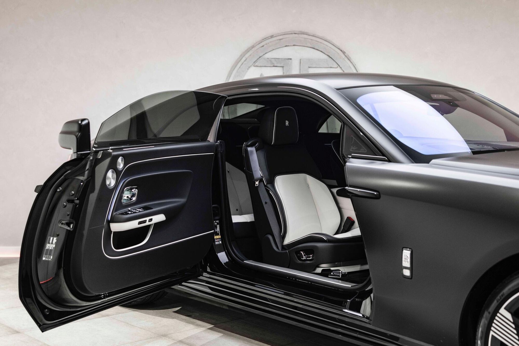 ROLLS-ROYCE SPECTRE COUPE 430kW 102kWh 2dr Auto for sale UK - Slide 3