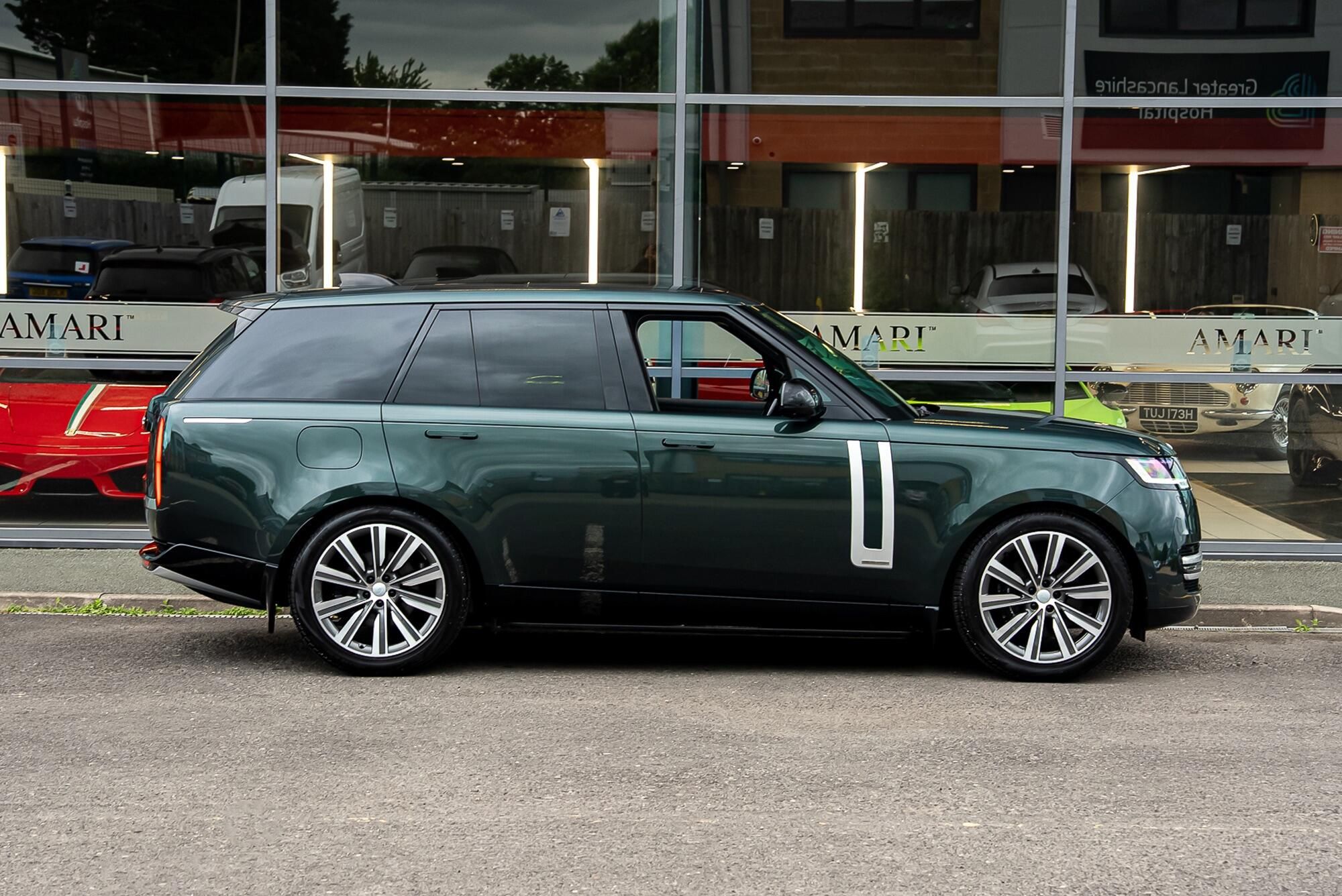LAND ROVER RANGE ROVER ESTATE 3.0 P400 Autobiography 4dr Auto for sale UK - Slide 2