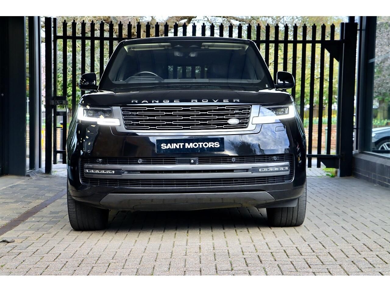 Land Rover Range Rover 3.0 D350 mHEV Autobiography Diesel 5 Door Auto for sale UK - Slide 3