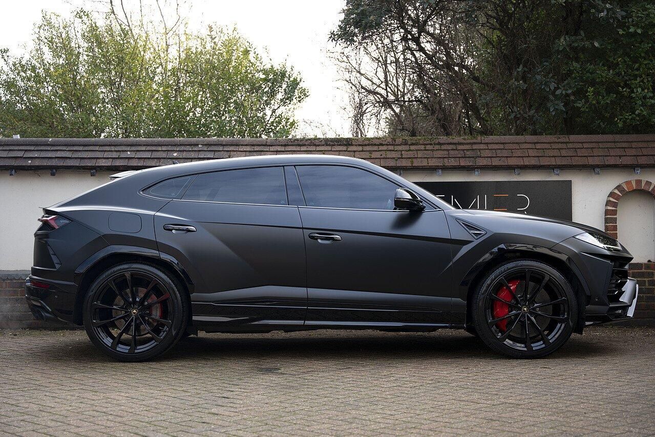 LAMBORGHINI URUS ESTATE 4.0T FSI V8 5dr Auto for sale UK - Slide 3