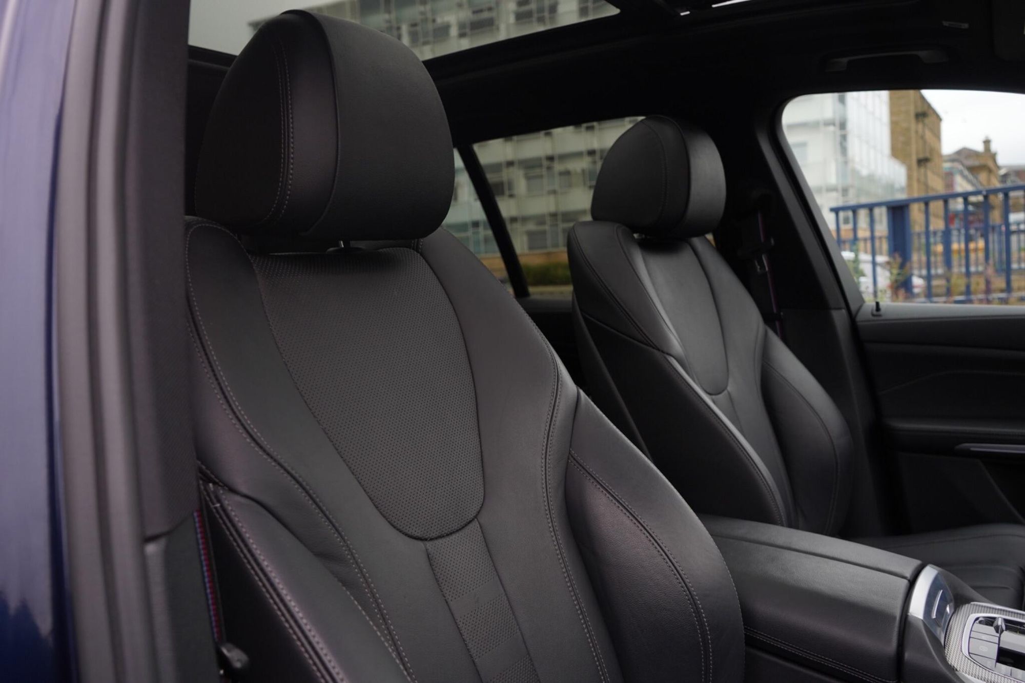 BMW X5 DIESEL ESTATE xDrive30d MHT M Sport 5dr Auto for sale UK - Slide 3