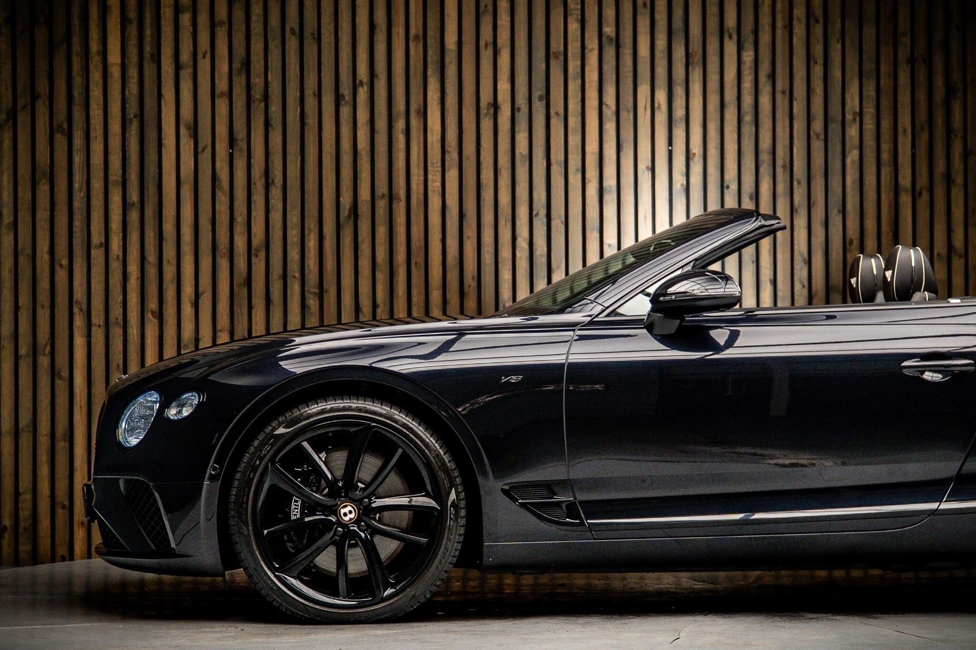 BENTLEY CONTINENTAL GTC CONVERTIBLE 4.0 V8 2dr Auto for sale UK - Slide 9