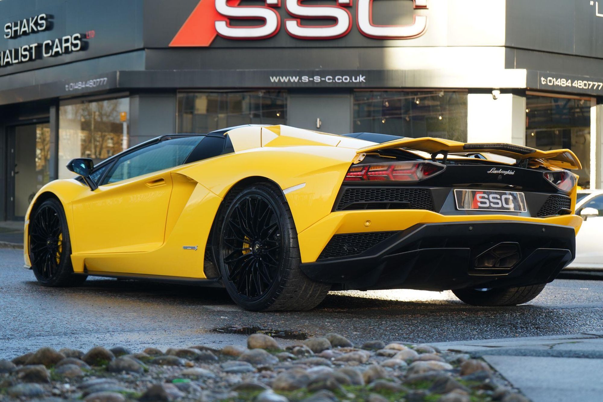 LAMBORGHINI AVENTADOR ROADSTER LP 740-4 S 2dr ISR for sale UK - Slide 2