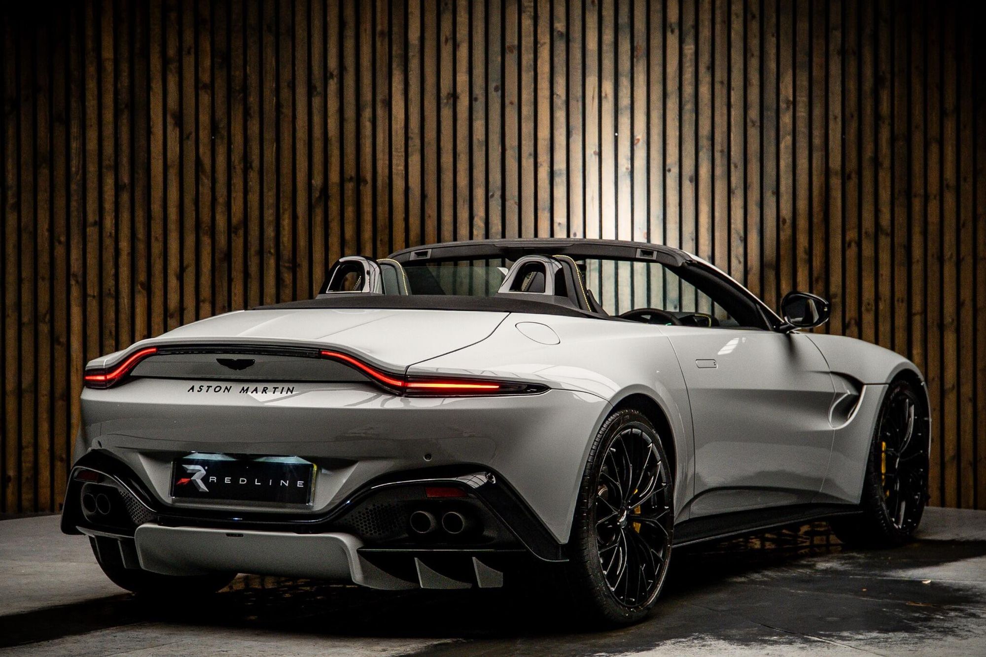 ASTON MARTIN VANTAGE V8 ROADSTER 2dr ZF 8 Speed Auto for sale UK - Slide 4