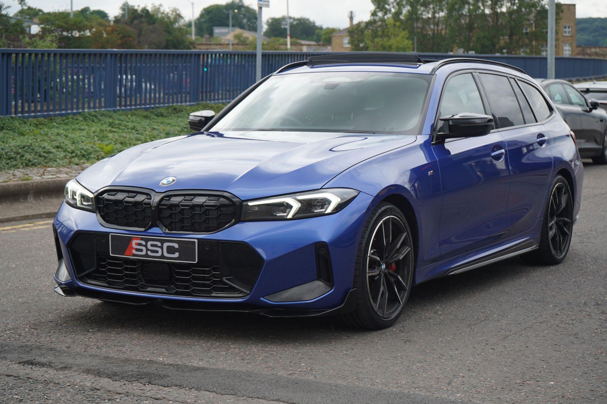 BMW 3 SERIES DIESEL TOURING M340d xDrive MHT 5dr Step Auto for sale UK - Slide 7