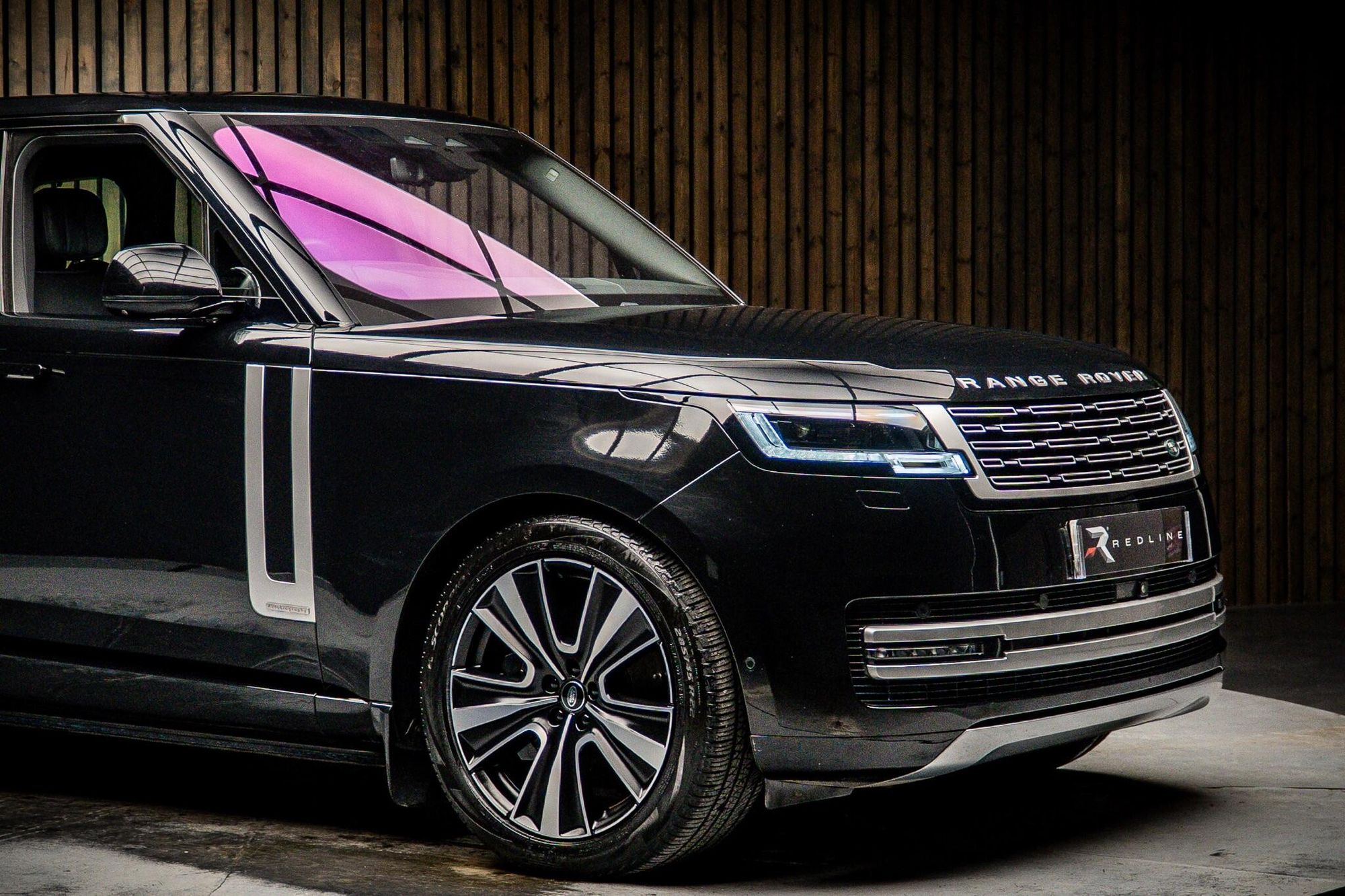 LAND ROVER RANGE ROVER ESTATE 3.0 P440e Autobiography 4dr Auto for sale UK - Slide 10