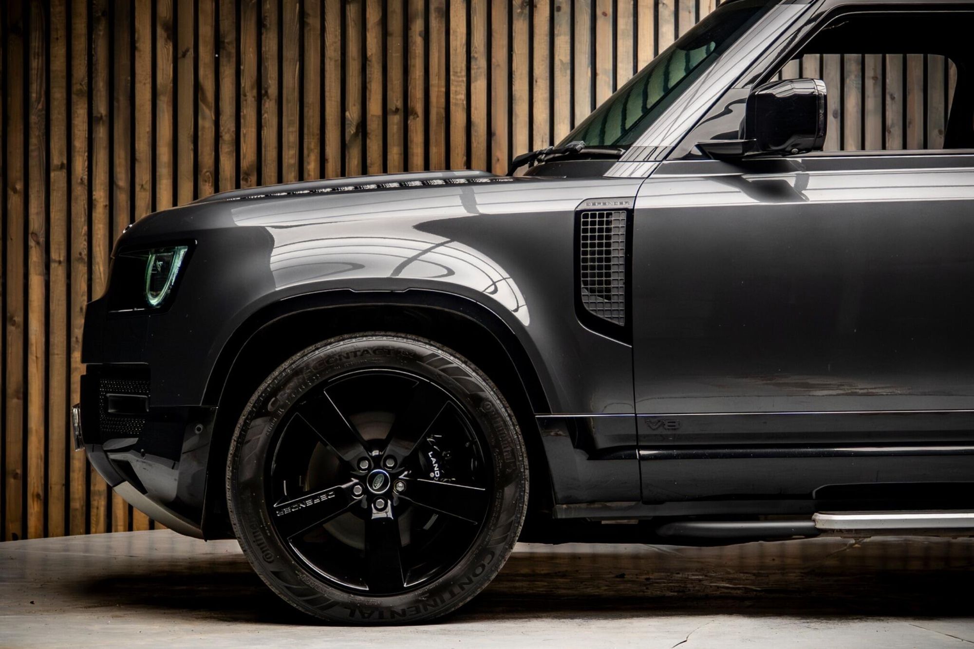 LAND ROVER DEFENDER ESTATE 5.0 P525 V8 90 3dr Auto for sale UK - Slide 9