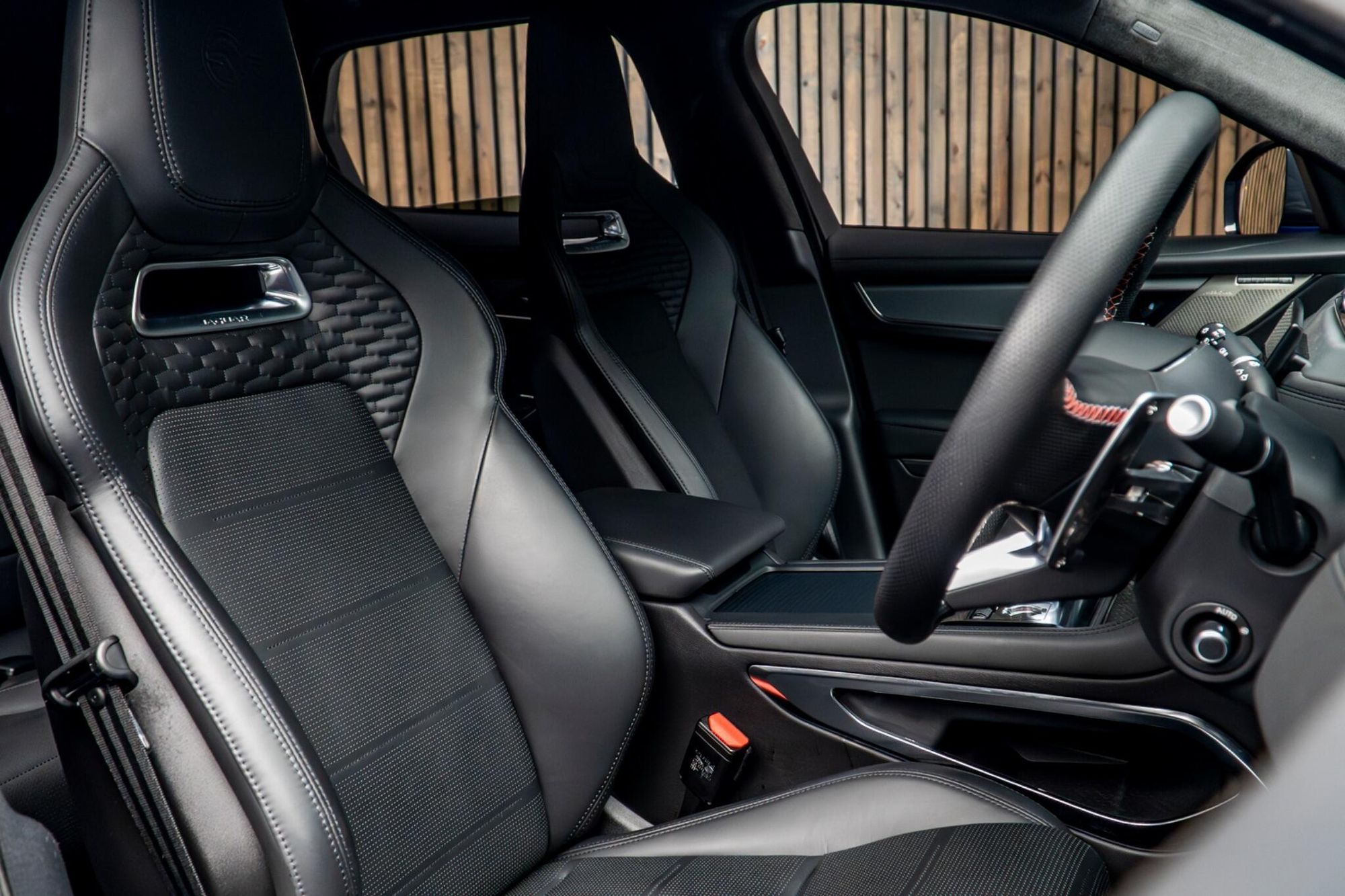 JAGUAR F-PACE ESTATE 5.0 V8 550 SVR 5dr Auto AWD for sale UK - Slide 2