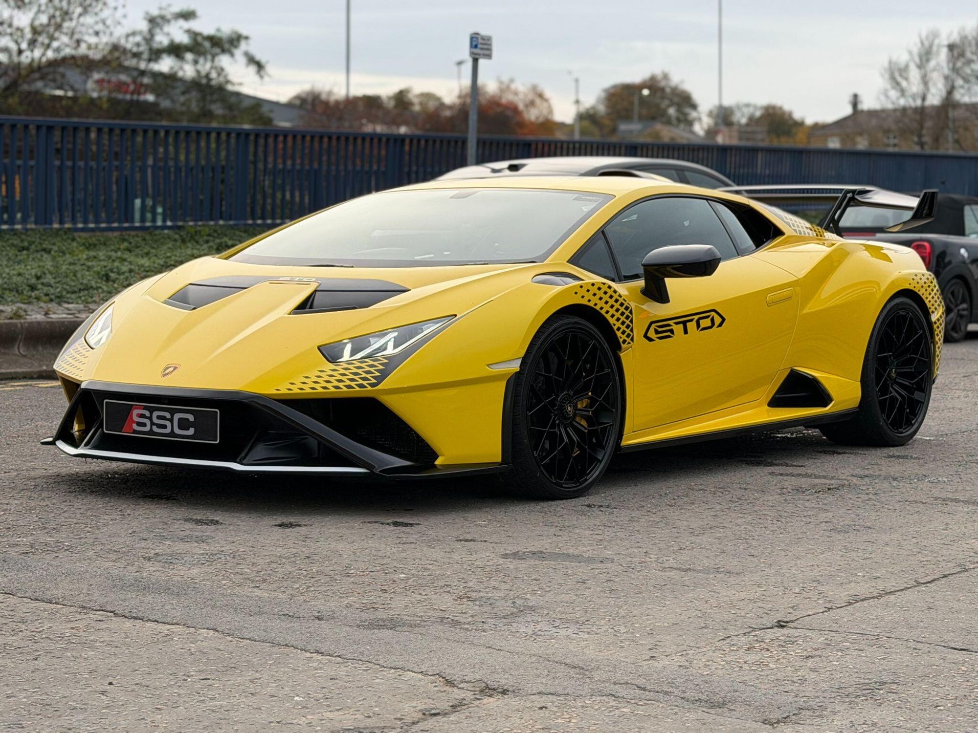 LAMBORGHINI HURACAN EVO COUPE 5.2 V10 640 STO 2dr Auto for sale UK - Slide 8