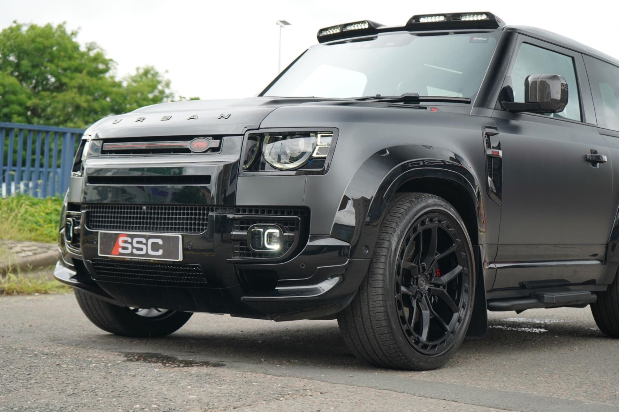 LAND ROVER DEFENDER ESTATE SPECIAL EDITIONS 5.0 P525 V8 Carpathian Edition 90 3dr Auto for sale UK - Slide 8