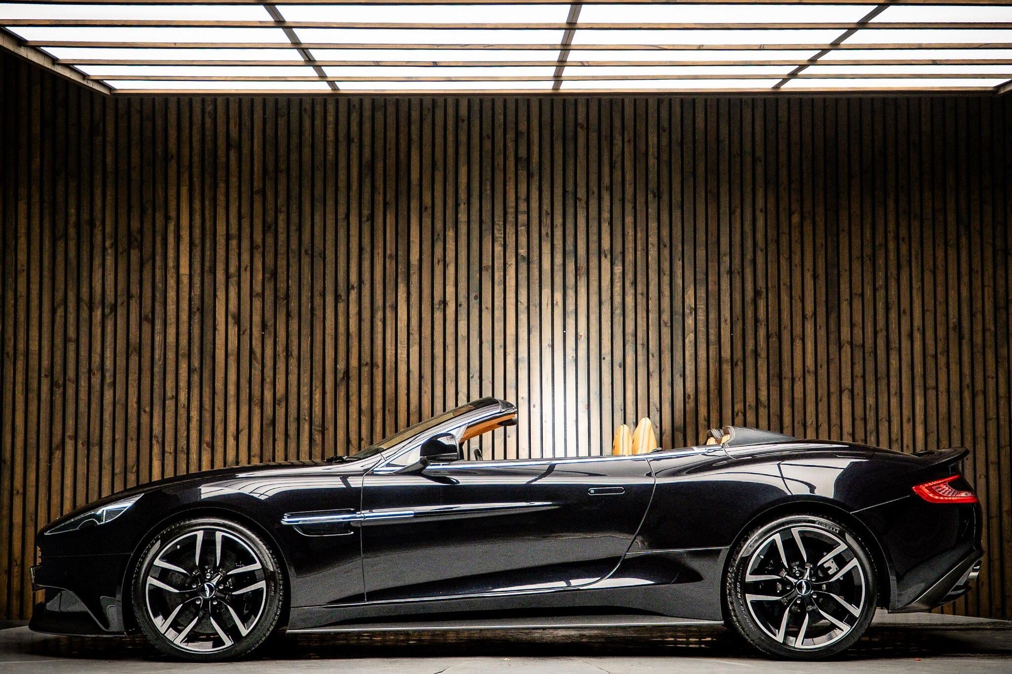 ASTON MARTIN VANQUISH CONVERTIBLE V12 [568] 2dr Volante Touchtronic Auto for sale UK - Slide 7