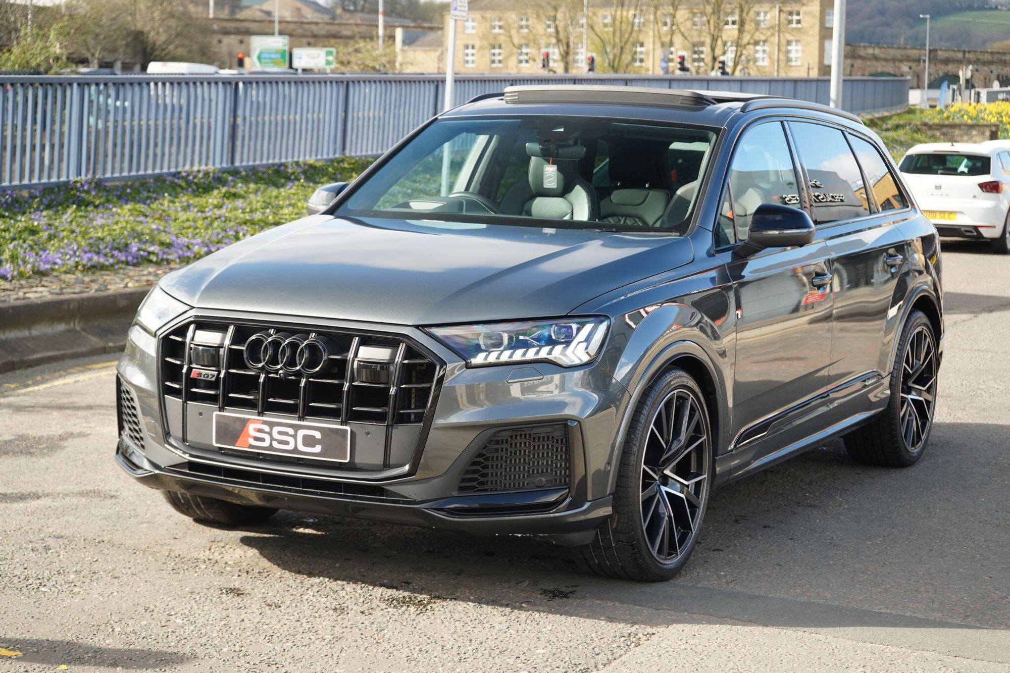 AUDI Q7 ESTATE SQ7 TFSI Quattro Vorsprung 5dr Tiptronic for sale UK - Slide 7