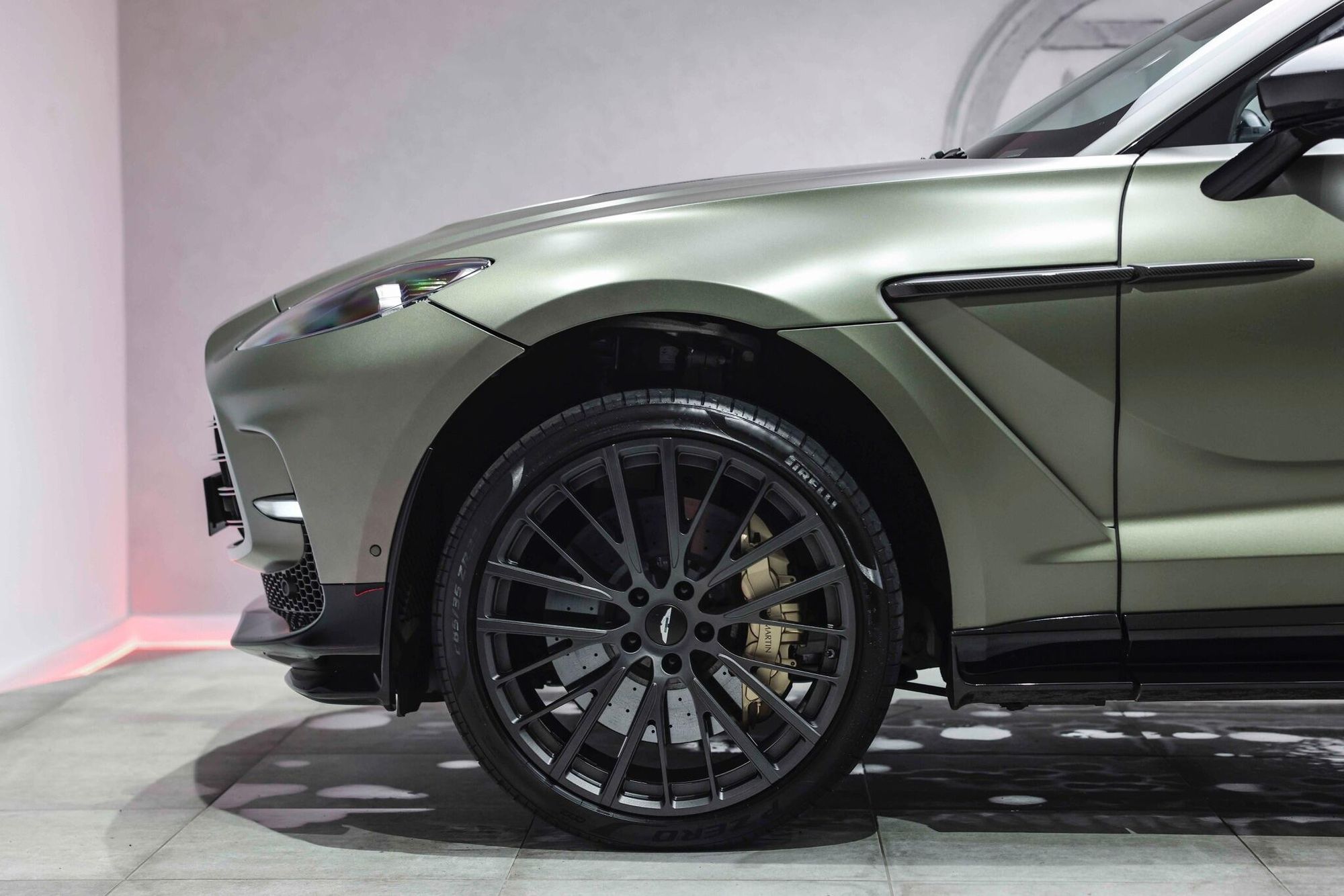 ASTON MARTIN DBX ESTATE V8 DBX707 5dr Touchtronic for sale UK - Slide 4