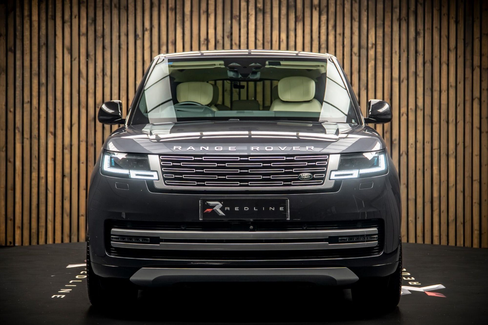LAND ROVER RANGE ROVER ESTATE 4.4 P530 V8 Autobiography 4dr Auto for sale UK - Slide 5