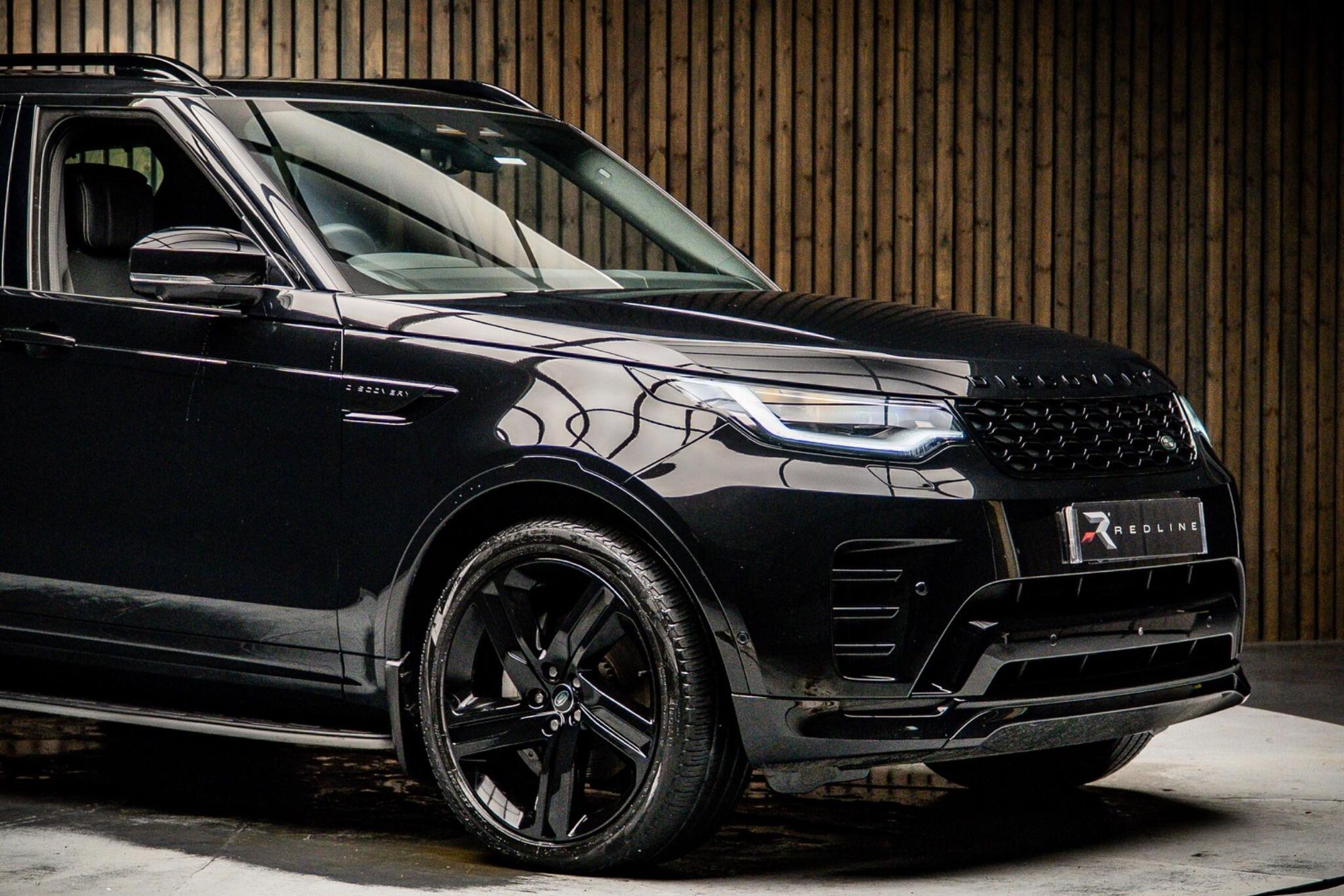 LAND ROVER DISCOVERY DIESEL SW 3.0 D300 R-Dynamic HSE 5dr Auto for sale UK - Slide 10