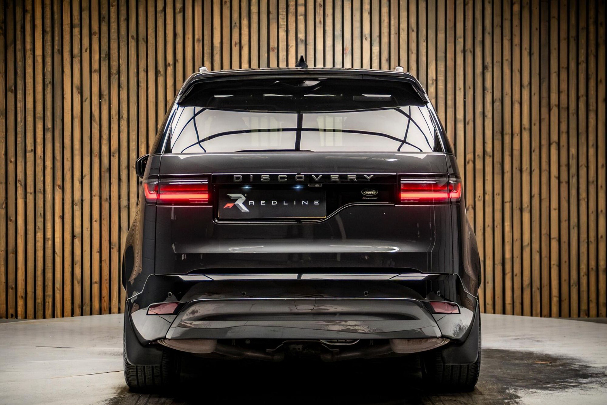 LAND ROVER DISCOVERY DIESEL SW 3.0 D300 R-Dynamic HSE 5dr Auto for sale UK - Slide 6