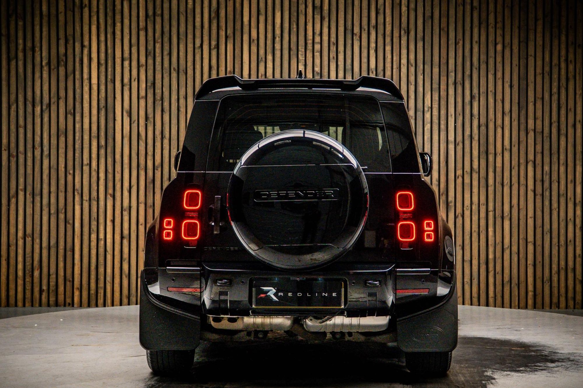 LAND ROVER DEFENDER DIESEL ESTATE 3.0 D250 X-Dynamic HSE 110 5dr Auto for sale UK - Slide 6