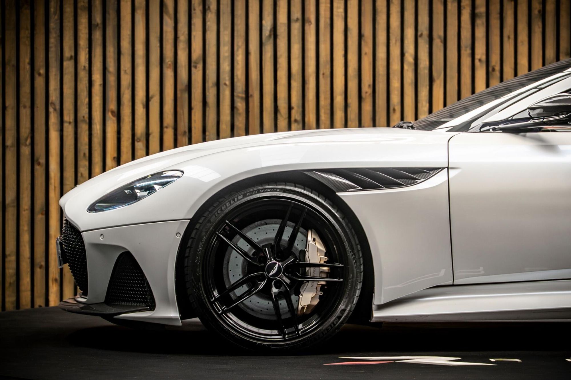 ASTON MARTIN DBS CONVERTIBLE V12 Superleggera 2dr Volante Touchtronic Auto for sale UK - Slide 9