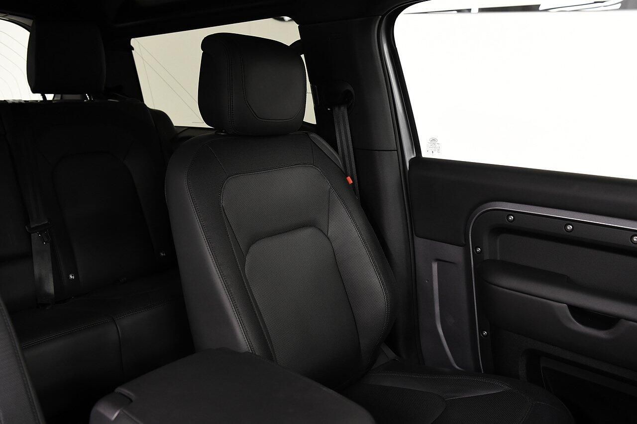 LAND ROVER DEFENDER DIESEL ESTATE 3.0 D250 X-Dynamic HSE 90 3dr Auto for sale UK - Slide 9