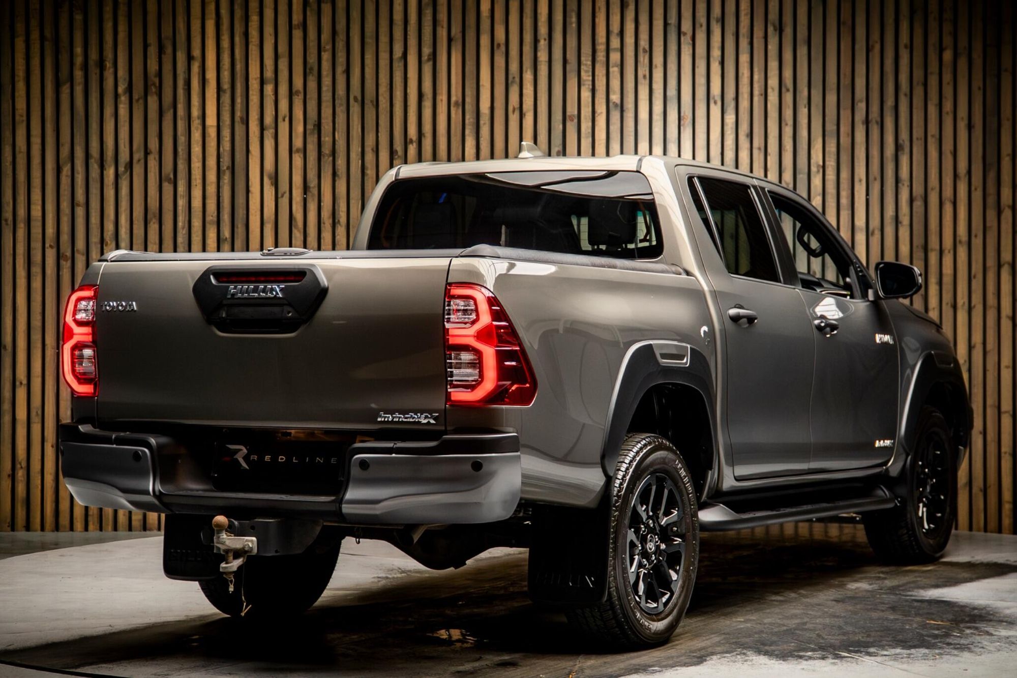 TOYOTA HILUX DIESEL Invincible X D/Cab Pick Up 2.8 D-4D Auto for sale UK - Slide 4