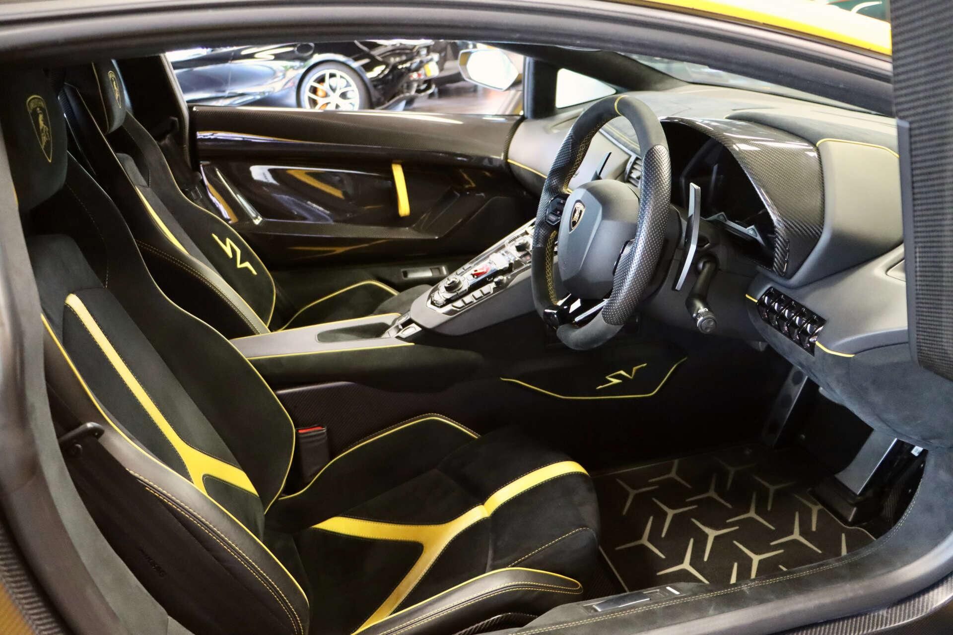 LAMBORGHINI AVENTADOR COUPE LP 750-4 Superveloce 2dr ISR for sale UK - Slide 4