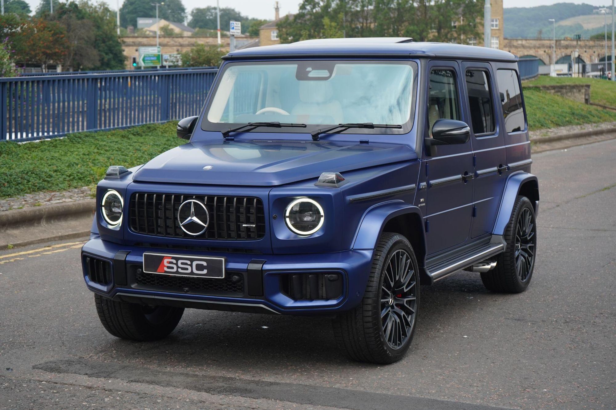 MERCEDES-BENZ G CLASS AMG STATION WAGON SPECIAL EDITIONS G63 Manufaktur Edition 5dr 9G-Tronic for sale UK - Slide 8