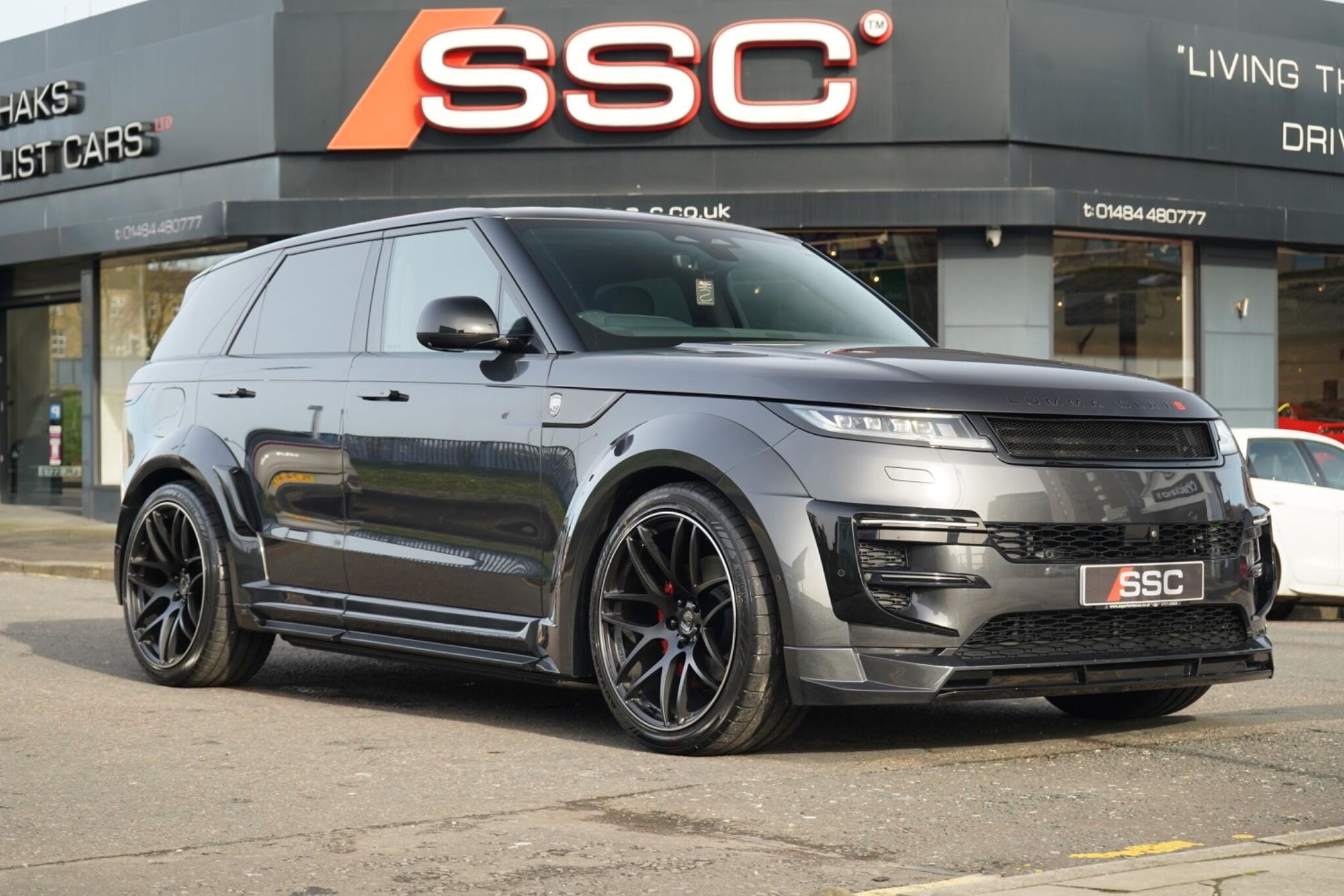 LAND ROVER RANGE ROVER SPORT DIESEL ESTATE 3.0 D300 Dynamic SE 5dr Auto for sale UK - Slide 4