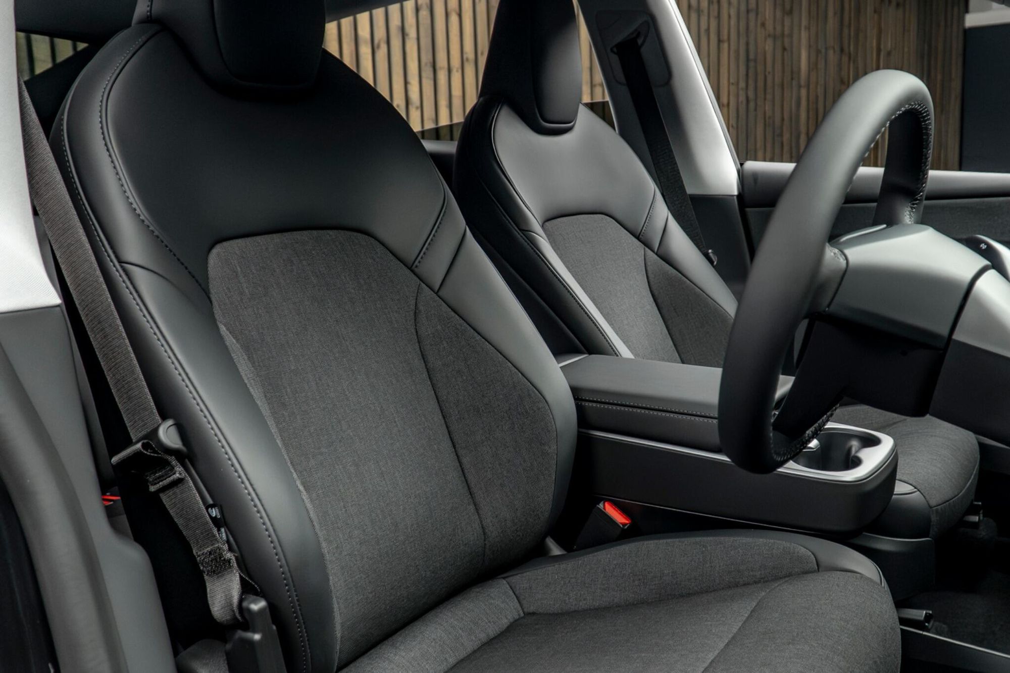 TESLA MODEL Y HATCHBACK Standard Range RWD 5dr Auto for sale UK - Slide 2