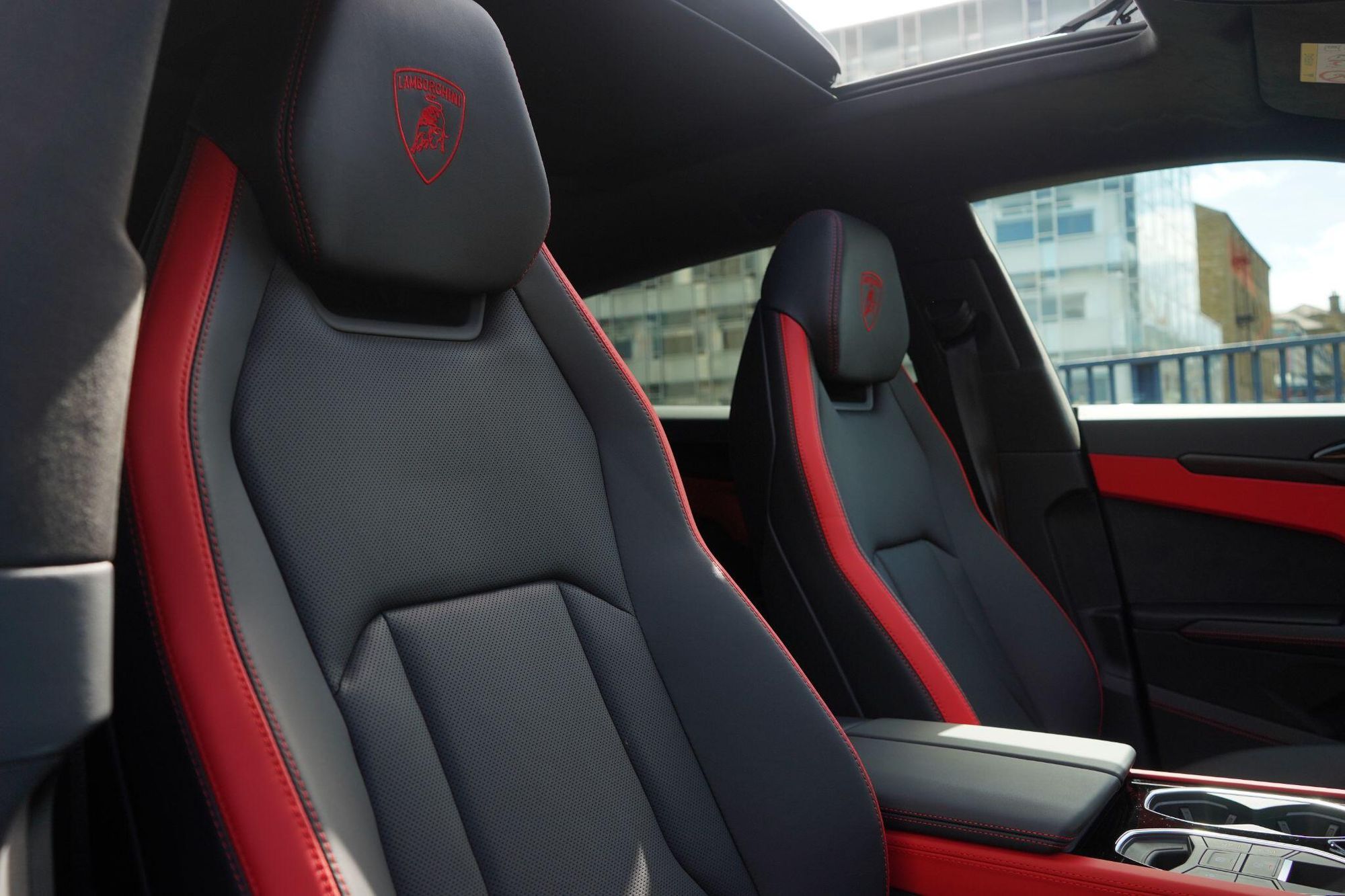 LAMBORGHINI URUS ESTATE 4.0T 25.9kWh Plug-in Hybrid FSI V8 5dr Auto for sale UK - Slide 3