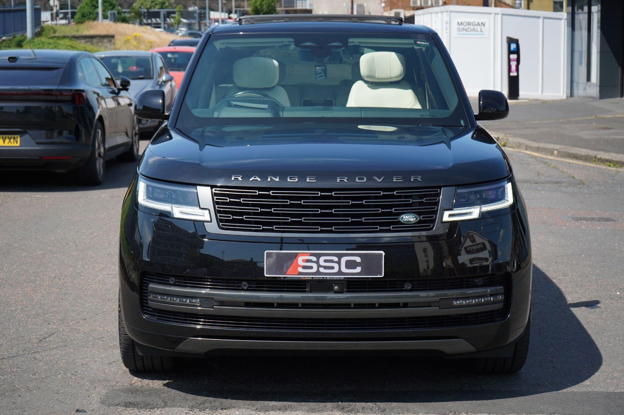 LAND ROVER RANGE ROVER DIESEL ESTATE 3.0 D350 Autobiography 4dr Auto for sale UK - Slide 6